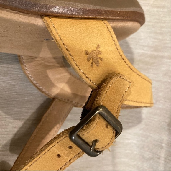 EL NATURALISTA Sz 39 Yellow Leather Two Toned Rubber Sole Buckle Closure Sandals - Picture 9 of 13